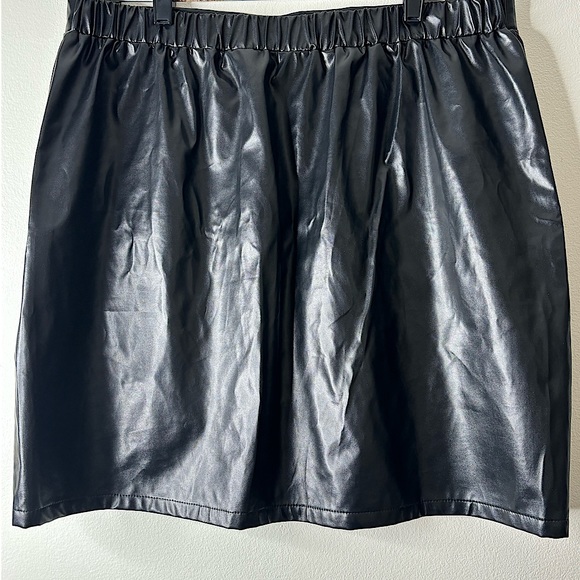 Floerns Faux Leather Skirt - Picture 4 of 6